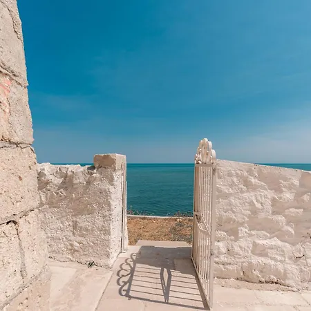 Guesthost - Torre Della Guardia דירה